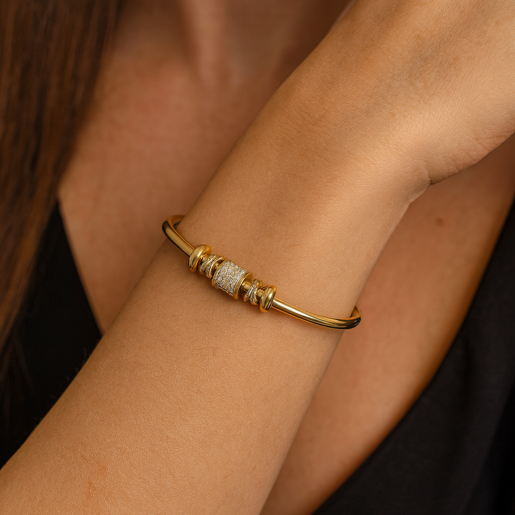 AURO | Gold adjustable charm bracelet