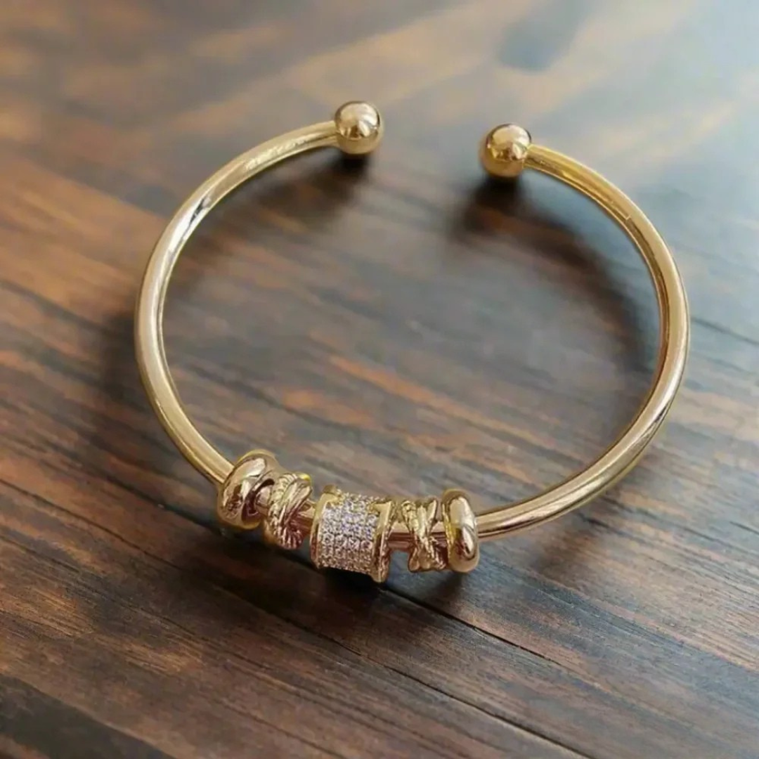 AURO | Gold adjustable charm bracelet