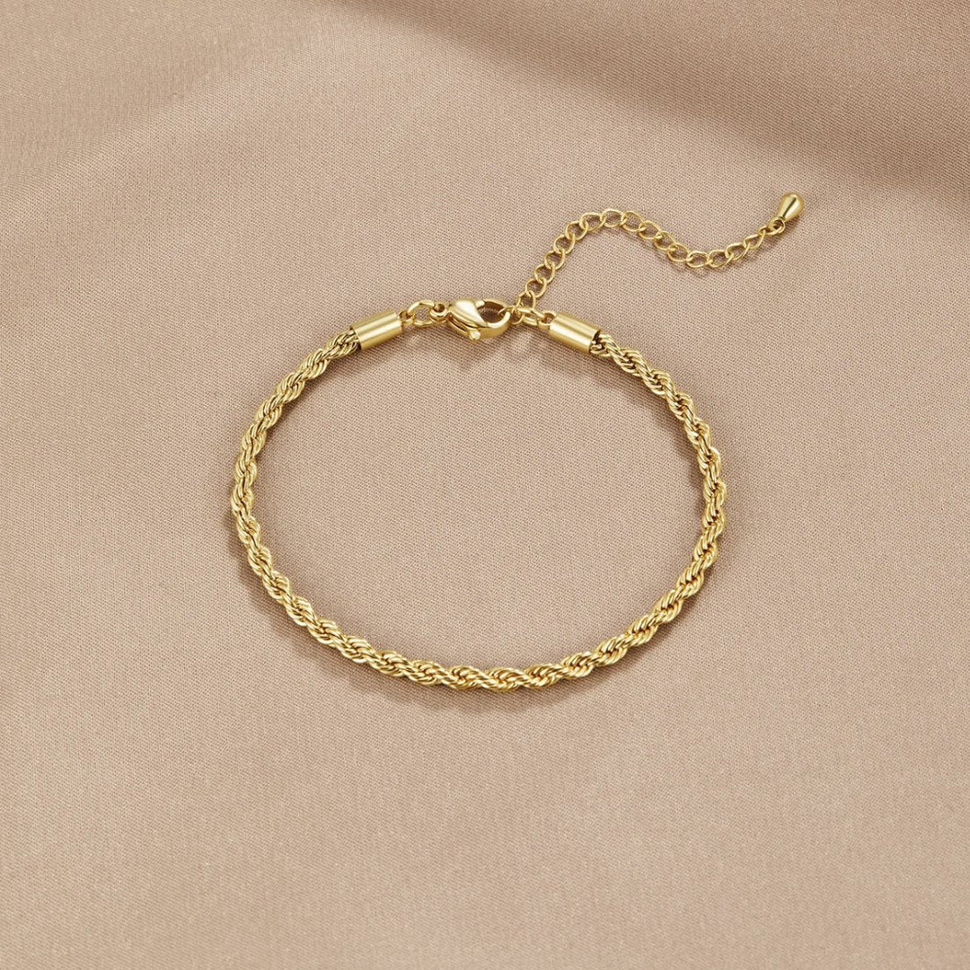 AURO | Chic Gold Spiral Bracelet