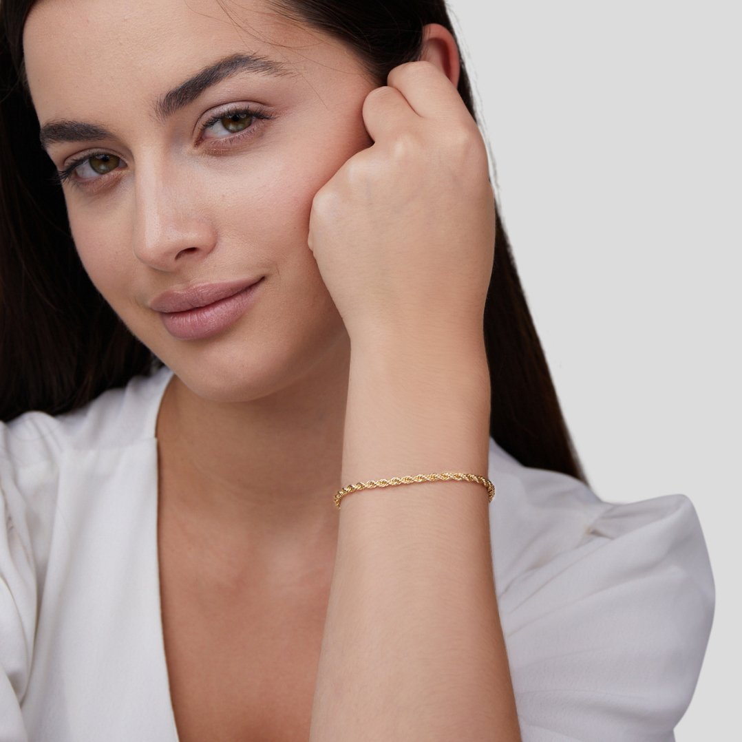 AURO | Chic Gold Spiral Bracelet